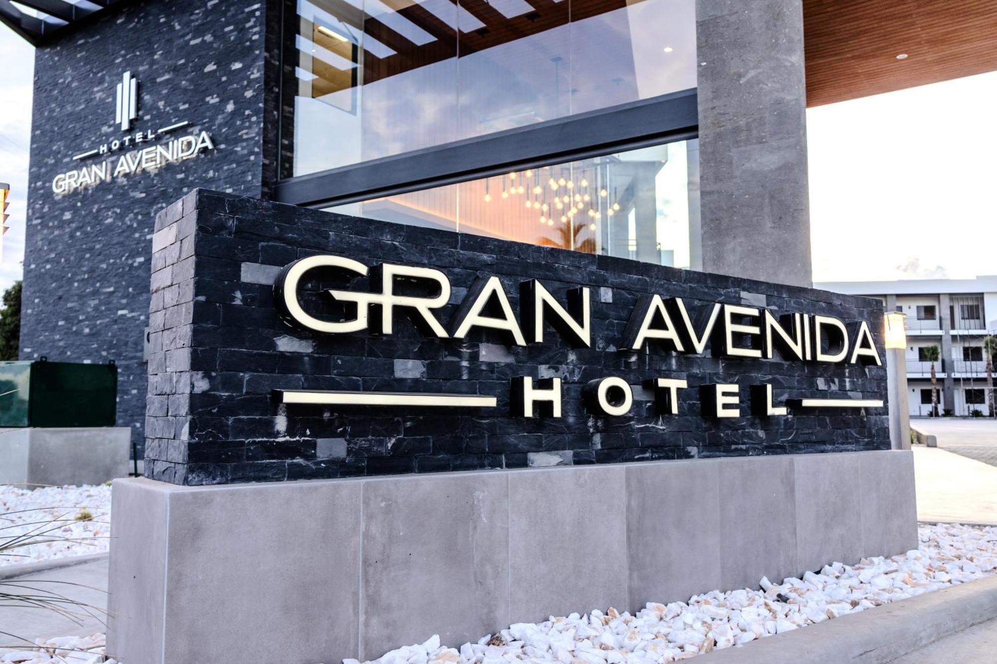 Hotel Gran Avenida, ナボホア エクステリア 写真