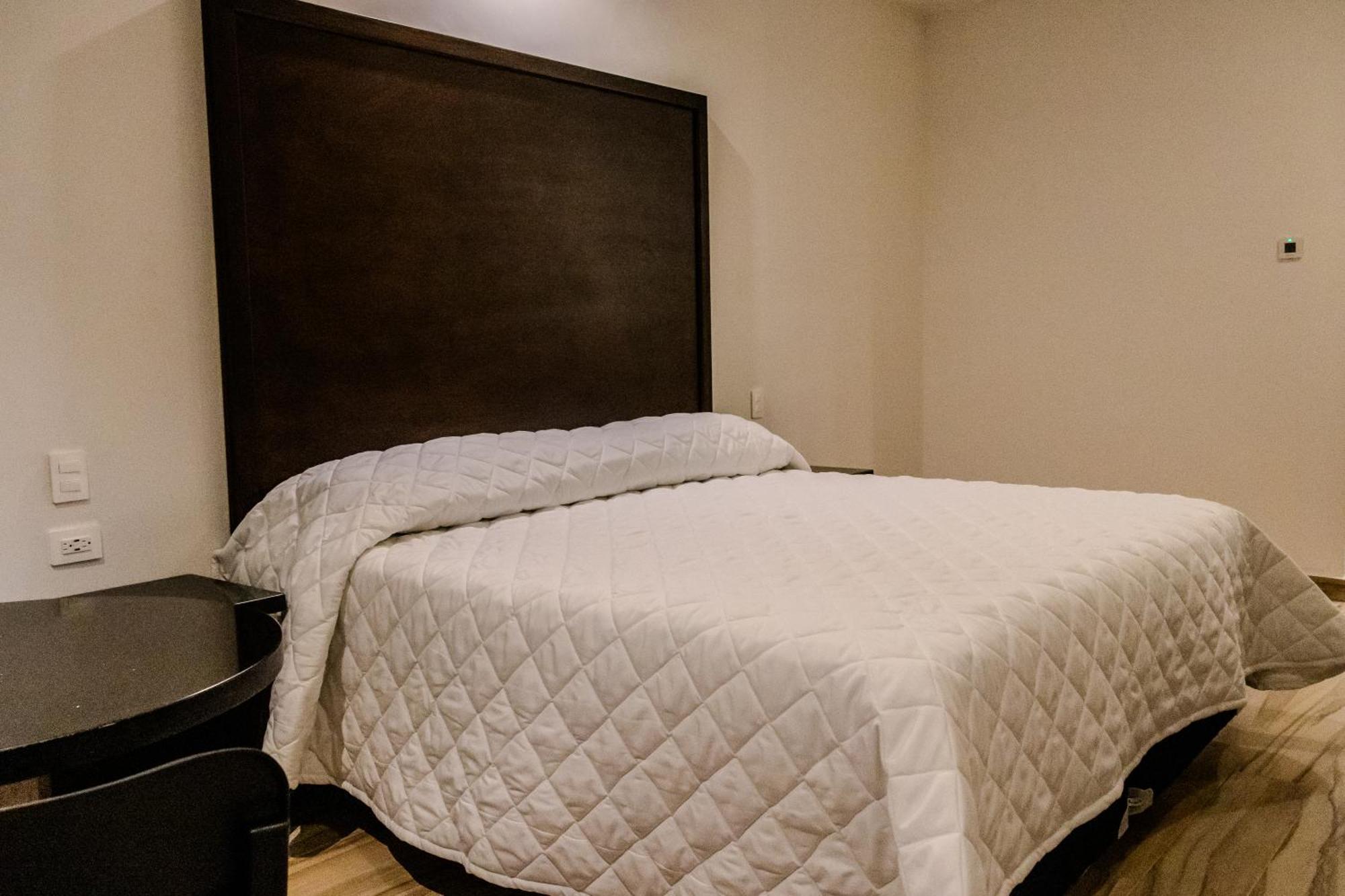 Hotel Gran Avenida, ナボホア エクステリア 写真