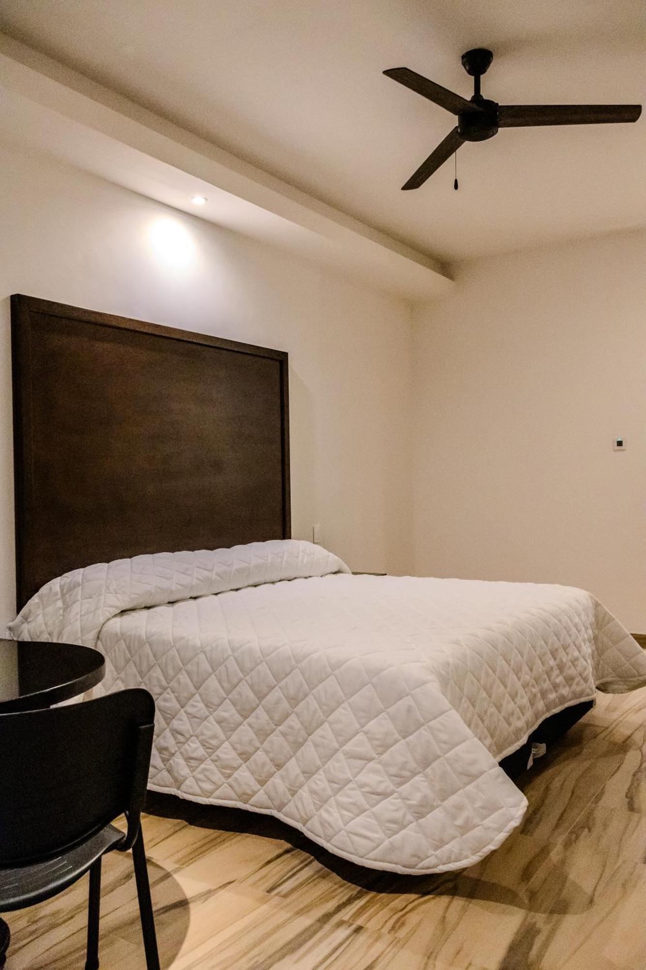 Hotel Gran Avenida, ナボホア エクステリア 写真
