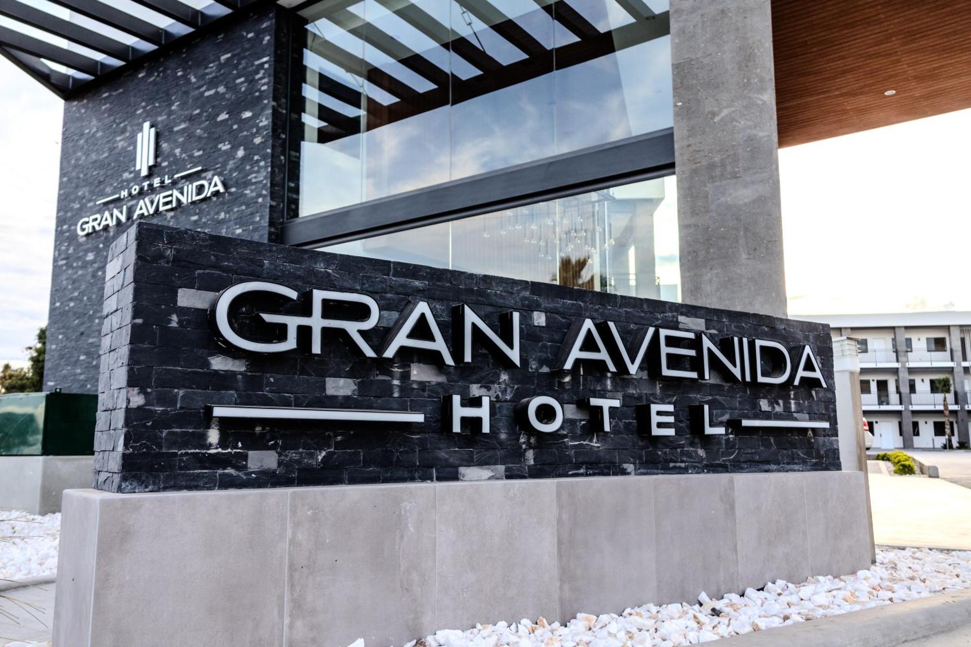 Hotel Gran Avenida, ナボホア エクステリア 写真