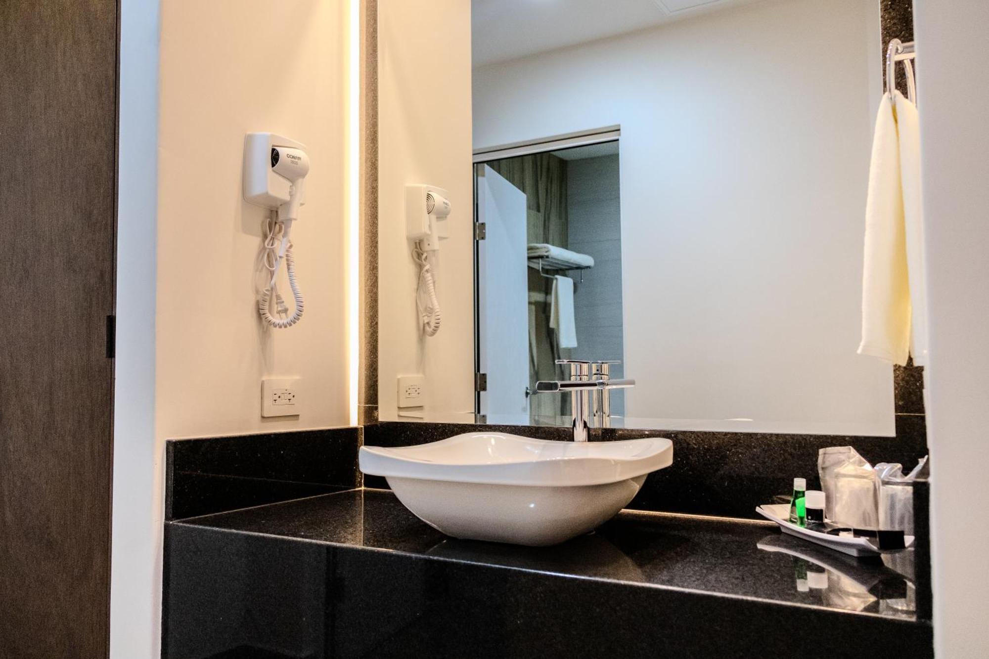 Hotel Gran Avenida, ナボホア エクステリア 写真