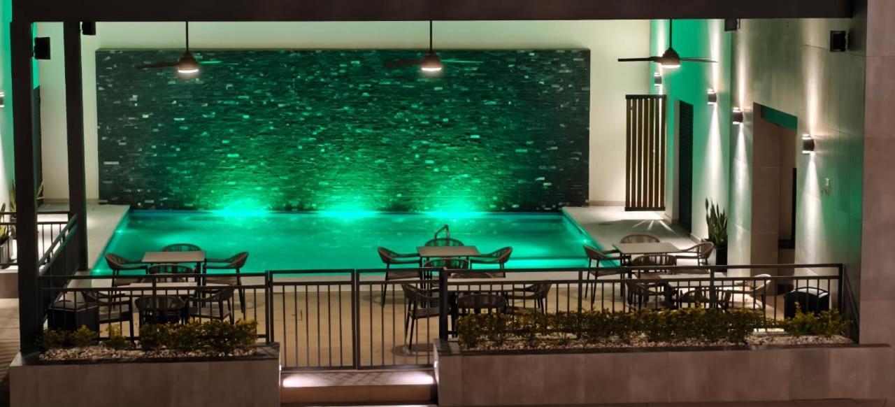 Hotel Gran Avenida, ナボホア エクステリア 写真