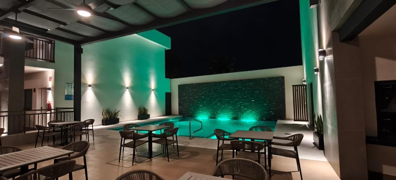 Hotel Gran Avenida, ナボホア エクステリア 写真
