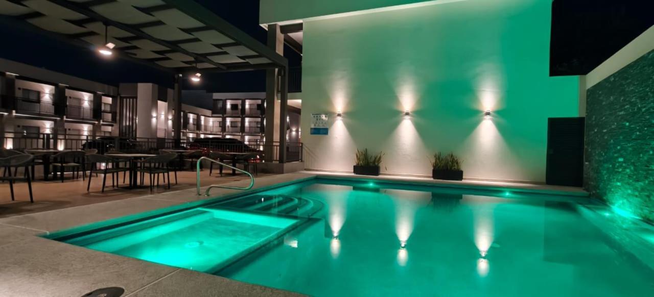 Hotel Gran Avenida, ナボホア エクステリア 写真